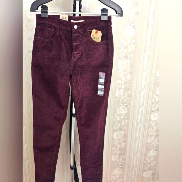 Levi's 721 High Rise Skinny Jeans with a Modern Fit NWT - Picture 6 of 6
